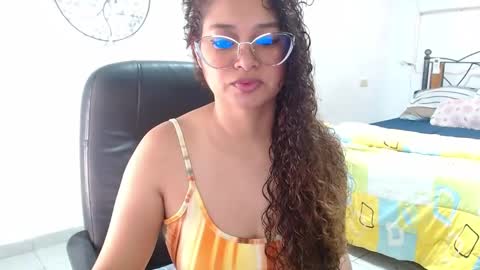 danna gomez online show from February 19, 3:27 pm