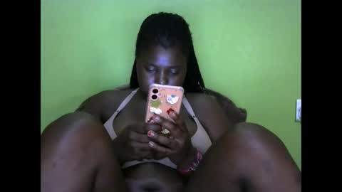 Snapshot of sexy_divana chatting on January 22, 7:03 pm sexy_divana online show from January 22, 7:03 pm