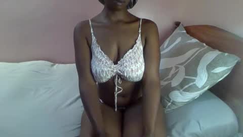 Snapshot of sexy_ellahh chatting on September 12, 3:29 am Ellahh online show from September 12, 3:29 am