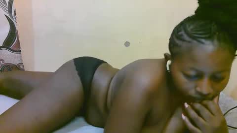 Snapshot of sexy_latasha chatting on October 9, 3:54 am sexy_latasha online show from October 9, 3:54 am