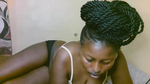 Snapshot of sexy_latasha chatting on October 16, 6:38 am sexy_latasha online show from October 16, 6:38 am
