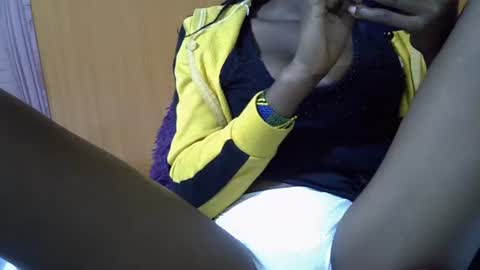 Snapshot of sexy_leila3 chatting on February 12, 7:24 pm kayla online show from February 12, 7:24 pm