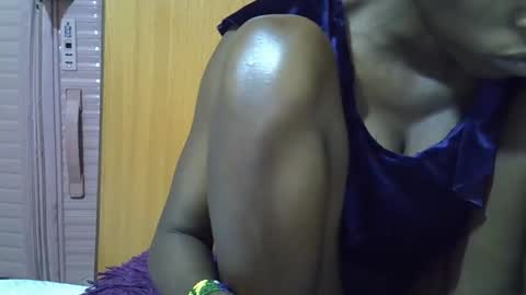 Snapshot of sexy_leila3 chatting on February 6, 12:04 pm kayla online show from February 6, 12:04 pm