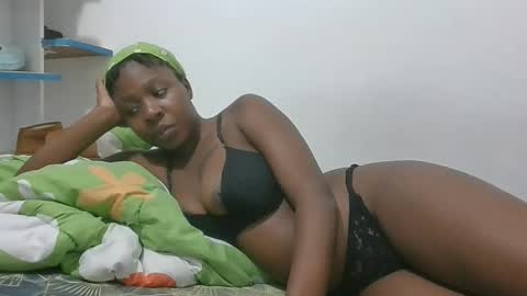 Snapshot of sexy_letisha chatting on September 27, 4:19 am sexy_letisha online show from September 27, 4:19 am