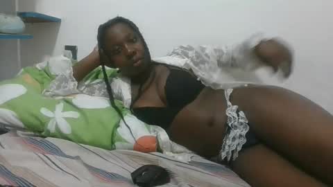 Snapshot of sexy_letisha chatting on October 18, 2:47 am sexy_letisha online show from October 18, 2:47 am