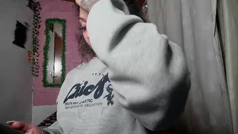 sexy lolas online show from June 24, 5:28 am