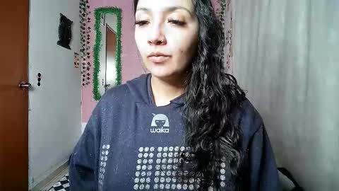 Snapshot of sexy_lolas chatting on October 6, 6:41 am sexy lolas online show from October 6, 6:41 am