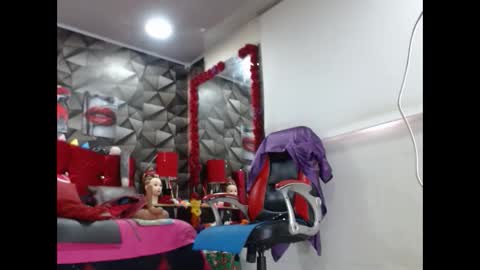 Snapshot of sexy_mature_hot01 chatting on September 24, 5:45 pm MARIPOSA online show from September 24, 5:45 pm