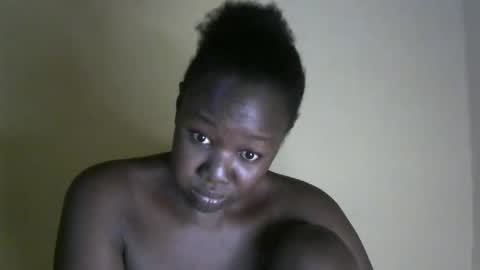 Snapshot of sexy_melanin11 chatting on October 13, 7:38 pm sexy_melanin11 online show from October 13, 7:38 pm