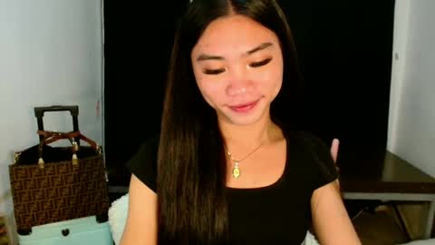 Snapshot of sexy_mikaxoxo chatting on February 23, 12:58 am mika online show from February 23, 12:58 am