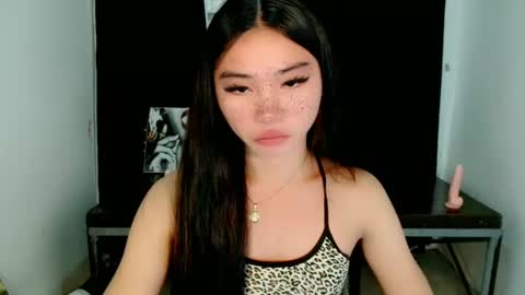 Snapshot of sexy_mikaxoxo chatting on February 26, 10:43 pm mika online show from February 26, 10:43 pm
