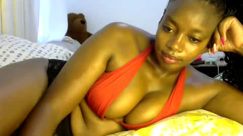 Snapshot of sexy_siera chatting on March 9, 6:17 am laura online show from March 9, 6:17 am