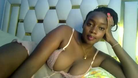 Snapshot of sexy_siera chatting on February 24, 6:36 am laura online show from February 24, 6:36 am
