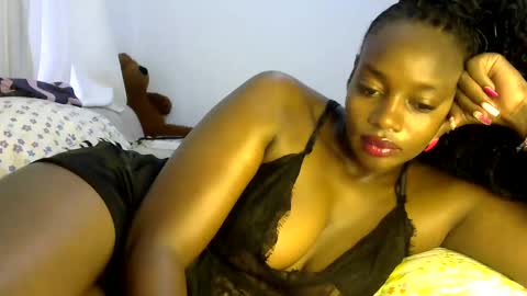 Snapshot of sexy_siera chatting on March 12, 5:57 am laura online show from March 12, 5:57 am