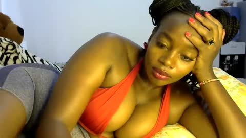 Snapshot of sexy_siera chatting on February 13, 7:56 am laura online show from February 13, 7:56 am