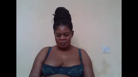 Snapshot of sexydove2 chatting on February 20, 7:23 am EMILY online show from February 20, 7:23 am