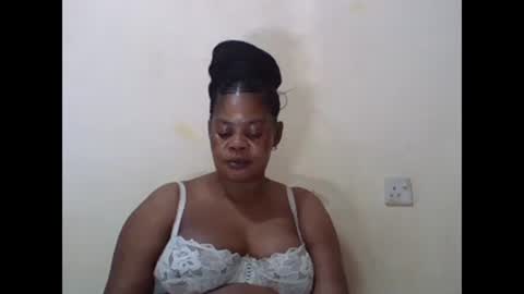 Snapshot of sexydove2 chatting on February 5, 7:10 pm EMILY online show from February 5, 7:10 pm