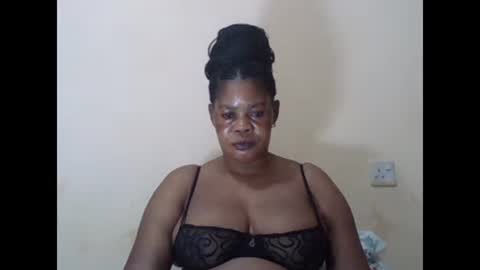 Snapshot of sexydove2 chatting on February 14, 7:02 pm EMILY online show from February 14, 7:02 pm