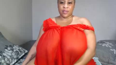 Snapshot of sexyebonylove89 chatting on December 2, 12:06 pm sexyebonylove89 online show from December 2, 12:06 pm