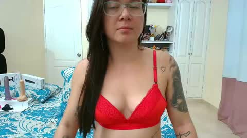 Snapshot of sexyeva_25 chatting on December 24, 4:55 am Eva online show from December 24, 4:55 am