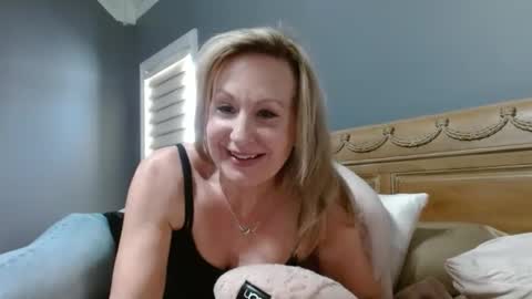 Snapshot of sexyfloridamilf chatting on February 21, 2:38 pm LisaisLuscious online show from February 21, 2:38 pm