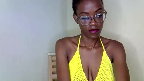 SexyHollyMontana1111 online show from March 14, 8:04 am