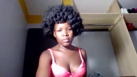Snapshot of sexymelanin001 chatting on October 3, 11:43 pm sexymelanin001 online show from October 3, 11:43 pm