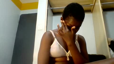 Snapshot of sexymelanin001 chatting on September 27, 5:31 pm sexymelanin001 online show from September 27, 5:31 pm