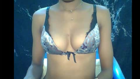 sexypussy000 online show from January 12, 8:14 pm