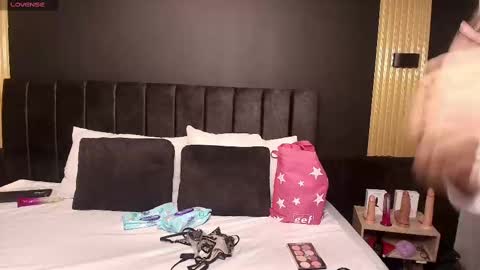 R A C H E L online show from October 3, 11:48 am