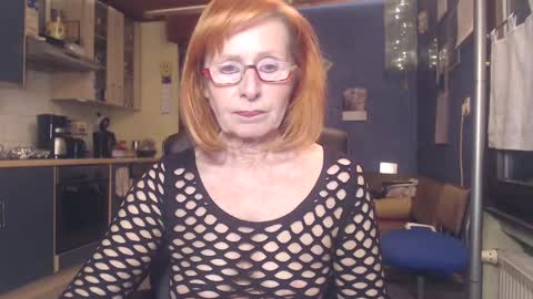 Snapshot of sexysilvie3112 chatting on January 12, 2:41 pm Silvie online show from January 12, 2:41 pm