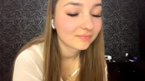 Iris online show from November 25, 8:20 pm