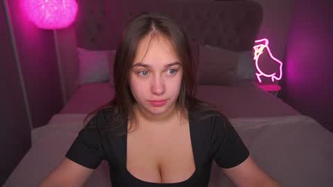 Snapshot of shame_lesss chatting on December 18, 7:47 am Lessi online show from December 18, 7:47 am