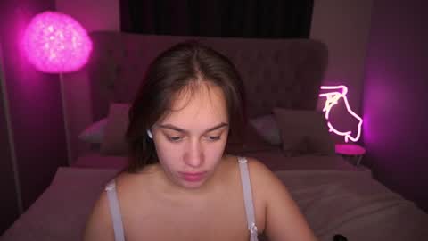 Snapshot of shame_lesss chatting on December 21, 7:13 am Lessi online show from December 21, 7:13 am