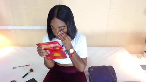 Catalina online show from December 19, 8:44 pm