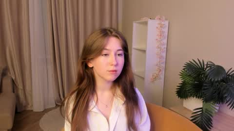 me name is Mia online show from April 16, 7:13 pm