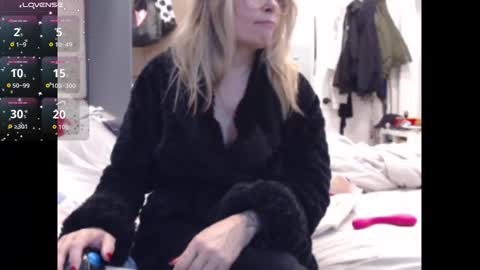 Shannon07 online show from November 3, 6:45 pm