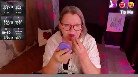 Snapshot of shannonshine chatting on October 11, 7:35 am Shannon online show from October 11, 7:35 am