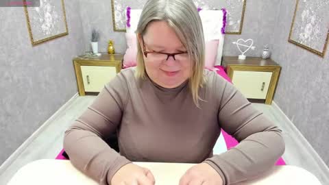 Snapshot of shannonshine chatting on January 10, 5:26 am Shannon online show from January 10, 5:26 am