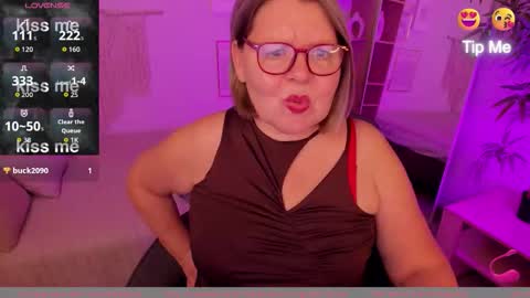 Snapshot of shannonshine chatting on October 20, 2:09 pm Shannon online show from October 20, 2:09 pm