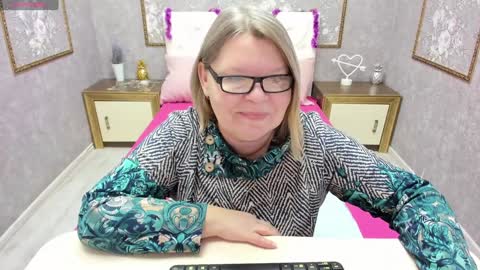 Snapshot of shannonshine chatting on January 11, 1:01 pm Shannon online show from January 11, 1:01 pm