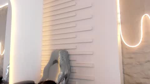 Shanntal  online show from March 11, 9:39 pm