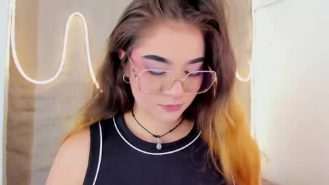 Shanntal  online show from February 16, 7:36 pm