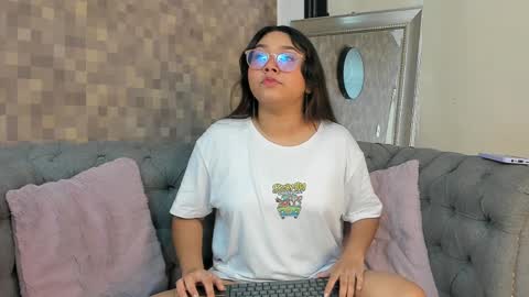 Snapshot of shanon_marel chatting on October 3, 12:10 pm SHANON online show from October 3, 12:10 pm