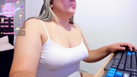 Snapshot of shantal_smith9 chatting on March 8, 1:48 am S H A N T A L S M I T H online show from March 8, 1:48 am
