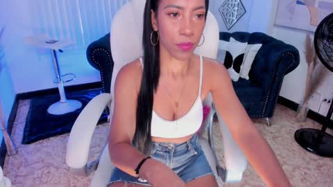 Snapshot of shantall_wills chatting on January 18, 6:43 pm Shantall wills online show from January 18, 6:43 pm