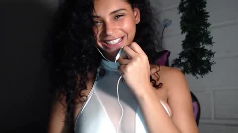 shantalsmith01 online show from February 26, 7:40 am