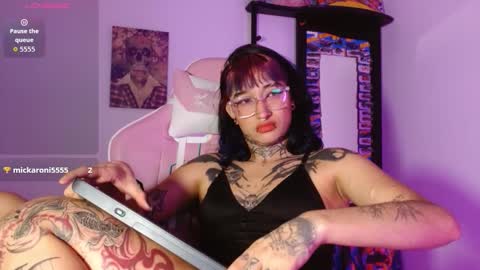 sharaross1 online show from March 3, 4:40 am