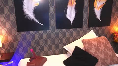 Sharom  online show from February 14, 7:38 pm