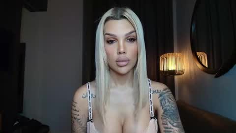 Snapshot of shayblonde chatting on October 20, 7:06 pm shayblonde online show from October 20, 7:06 pm